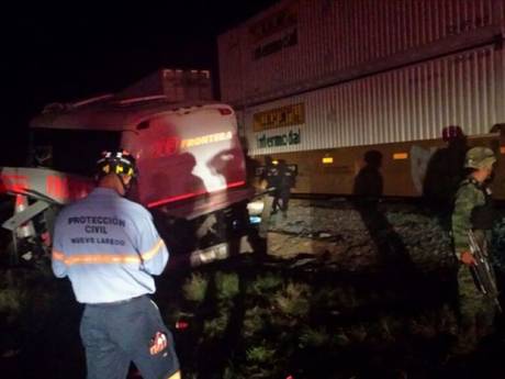 mexico soldiers crash bus train