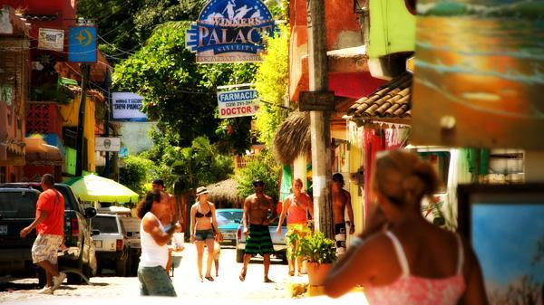 walking sayulita
