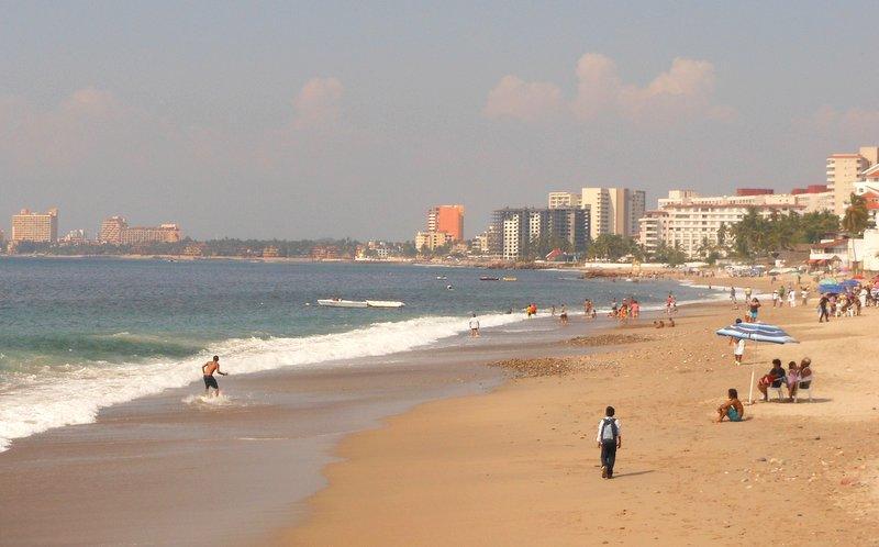 Playa-del-centro-Puerto-vallarta