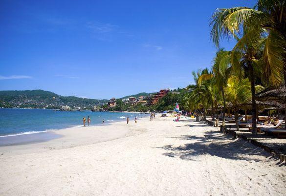 beach-at-zihuatanejo