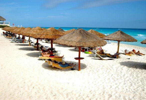 beach-in-cancun-mexico