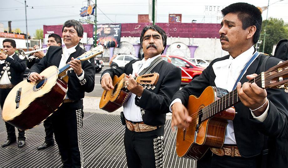 pic giant 101514 SM Mariachi-Band-DT