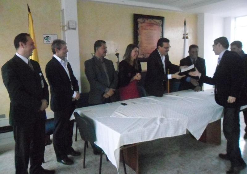 Instructores certifican