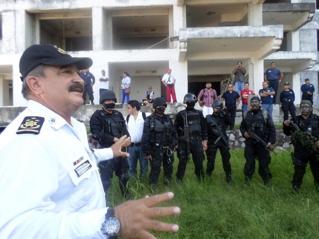 police-training-of-900-officers2