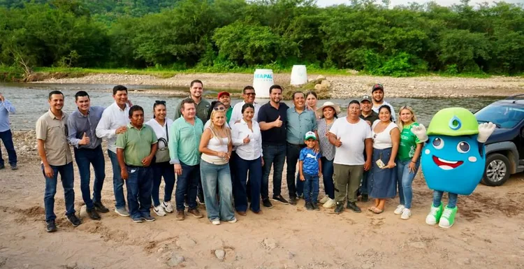 Tebelchía residents and officials gather beside the river after the new filtration gallery was inaugurated.