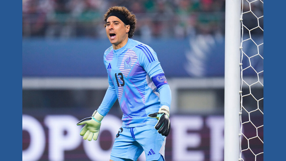 Mexico goalkeeper Guillermo Ochoa on the pitch