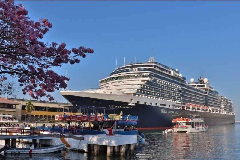Cruise Ship Nieuw Amsterdam Arrives in Puerto Vallarta