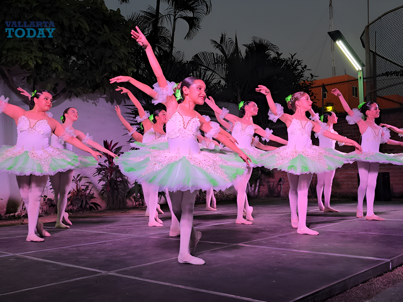 "The Nutcracker" Shines In Puerto Vallarta With The Presentation Of Mía Dance Studio.