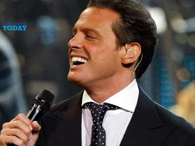 Luis Miguel Returns To The Stage