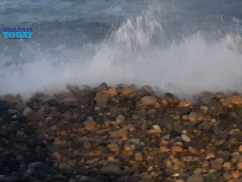 High Swell Continues At Sea
