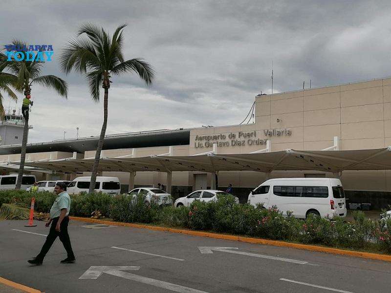 El huracán Lidia obliga a cerrar el aeropuerto