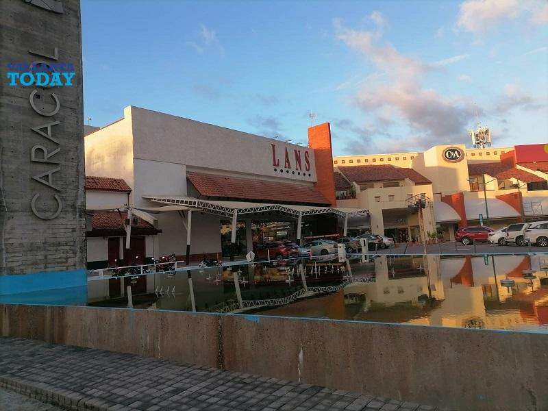 Entertainment At Caracol Plaza.