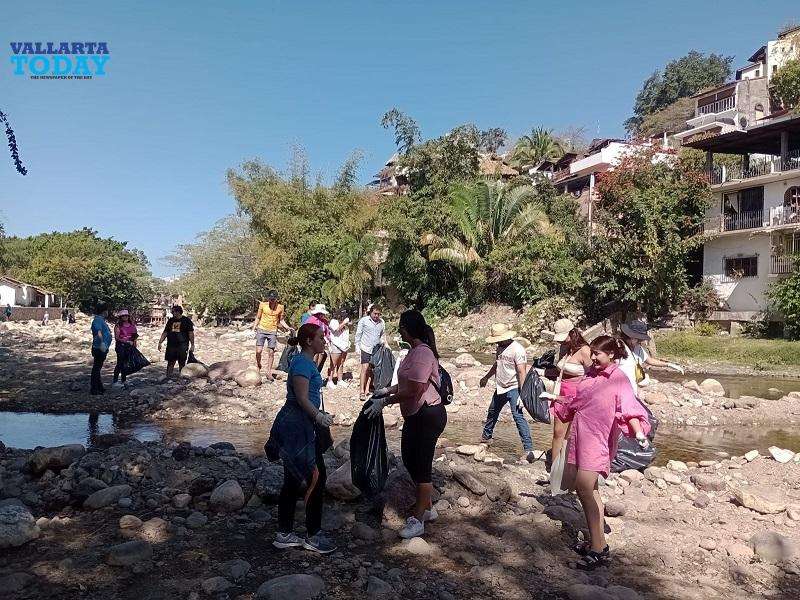 Centro Cultural Vallartense launches new “Domingos Musicales (Musical Sundays)” Series with Community Clean Up