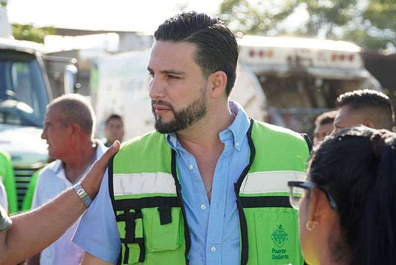 El alcalde Munguía visita Las Mojoneras para inspeccionar la clínica y discutir las necesidades de la comunidad