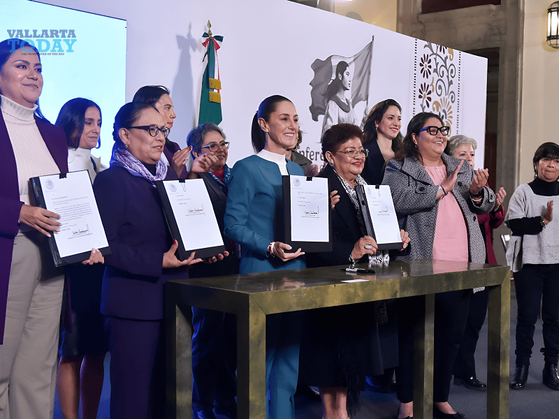 Presidente de México protege derechos de las mujeres