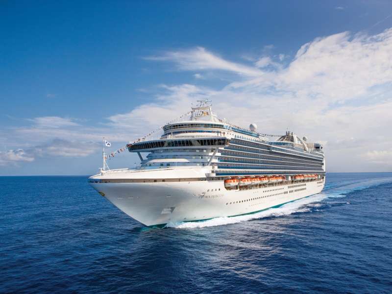 Crown Princess llega a Vallarta para refugiarse
