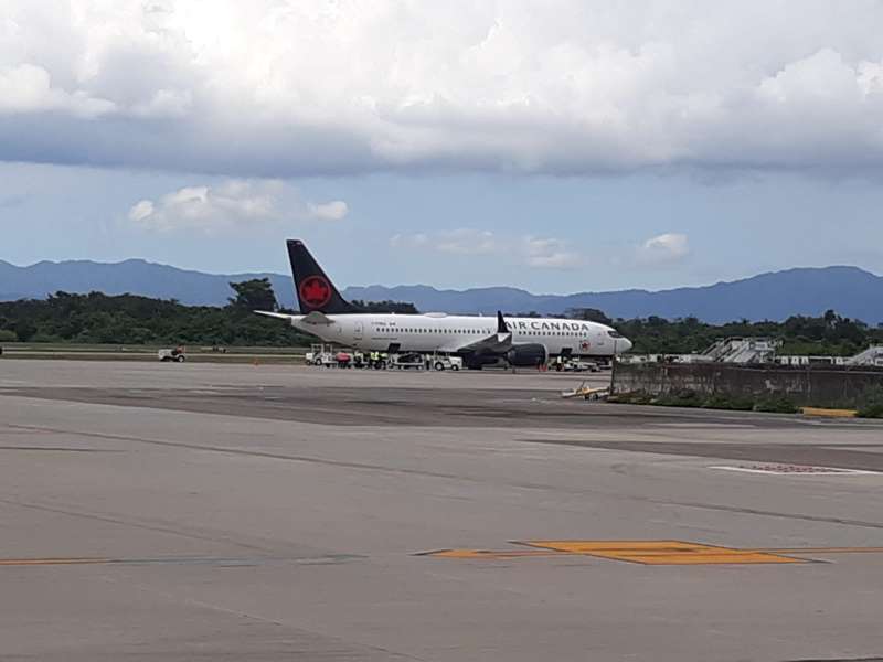 Primer vuelo de Air Canada aterriza en Puerto Vallarta.