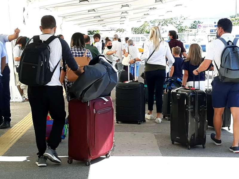 Cientos de norteamericanos llegan a Vallarta