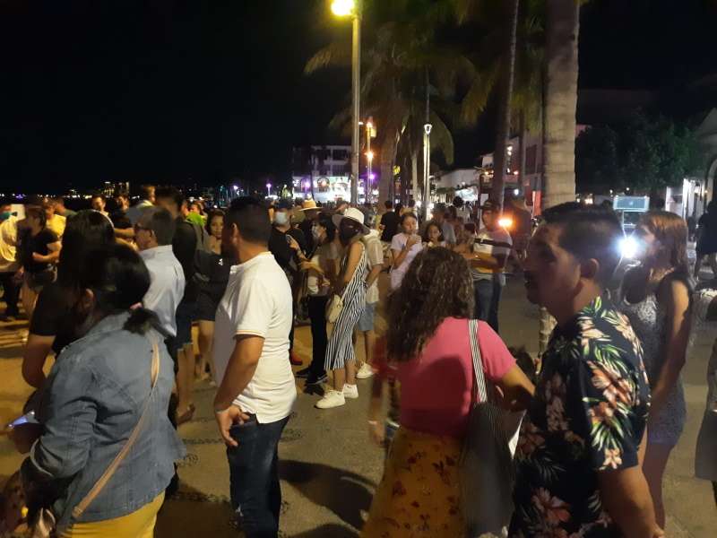 Tourists Sell Out Bars and Restaurants in Vallarta