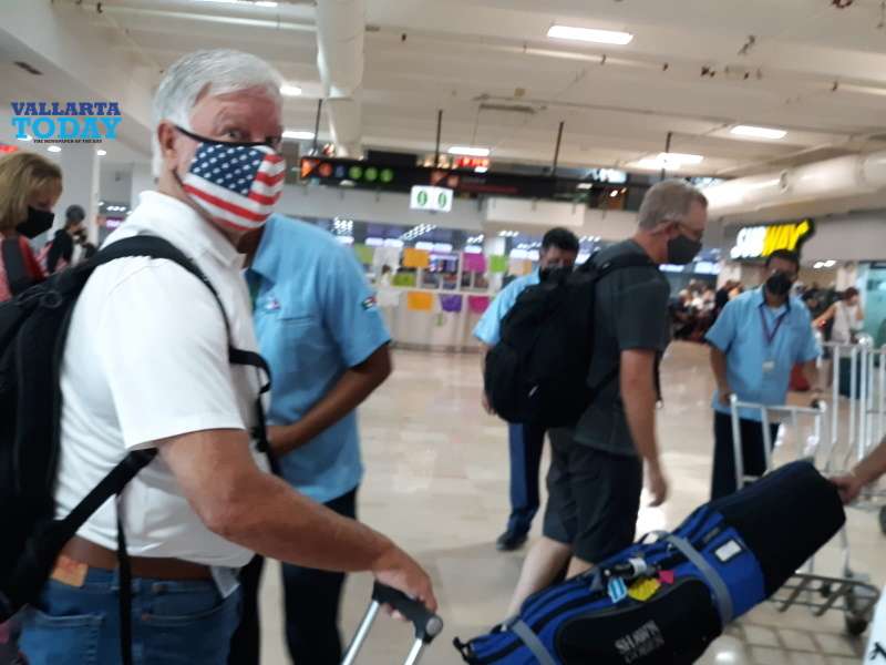 Los primeros pasajeros de Inglaterra llegan a Vallarta