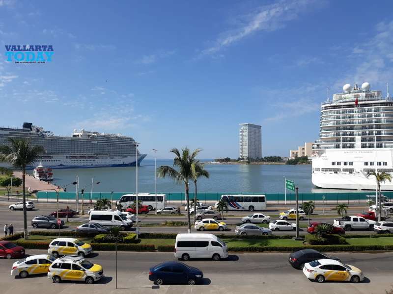 Tres cruceros llegan en un día a Puerto Vallarta 