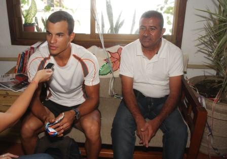 El-triatleta-Omar-Alejandro-Castillo-pone-en-alto-el-nombre-de-Puerto-Vallarta